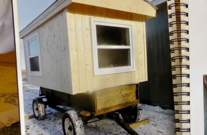 Cette Dame âgée construit la petite maison sur roues de ses rêves pour seulement 5 000 euros.