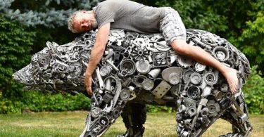 Un Artiste Transforme Des Écrous, Des Boulons Et Des Ferrailles En Sculptures D'animaux Grandeur Nature