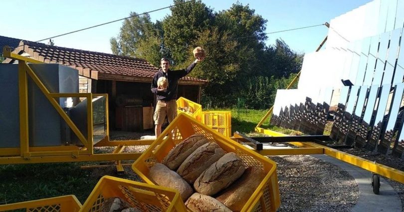 Ancien Ingénieur, Il A Ouvert La Première Boulangerie À Four Solaire D'europe Dans Son Jardin