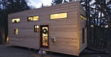 Ce couple décidé de construire une maison confortable en utilisant ses propres moyens