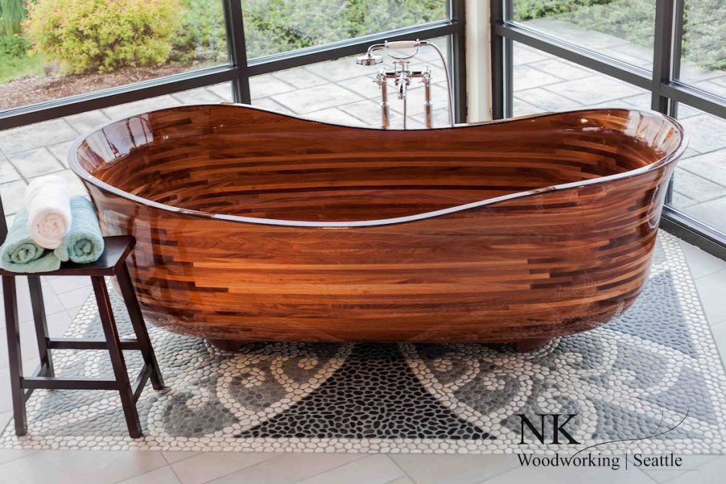 Ces baignoires étonnantes sont des œuvres d'art en bois.