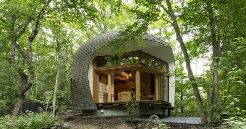 Cette Maison Curviligne Au Japon Est Faite De Bois Et D'argile