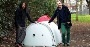 Un Ingénieur Invente Des «cabines» Pour Les Sans-abri Qui Se Réchauffent En Hiver