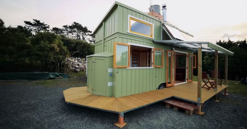 Cette Petite Maison Construite À L'énergie Solaire Vous Permet De Vivre Totalement Hors Réseau.