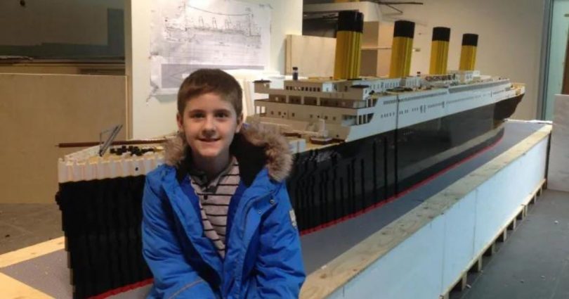 Un Garçon Autiste Construit La Plus Grande Réplique Du Titanic Jamais Réalisée Avec Des Lego