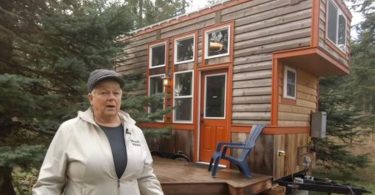 Une Femme De 54 Ans Construit Des Petites Maisons Pour Les Louer Afin D'avoir Assez D'argent Pour Prendre Sa Retraite