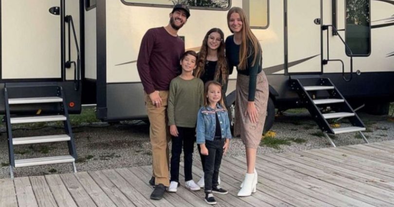 Une Famille De 5 Personnes A Tout Vendu Pour Changer De Vie Et Vivre Dans Un Camping-car À Temps Plein